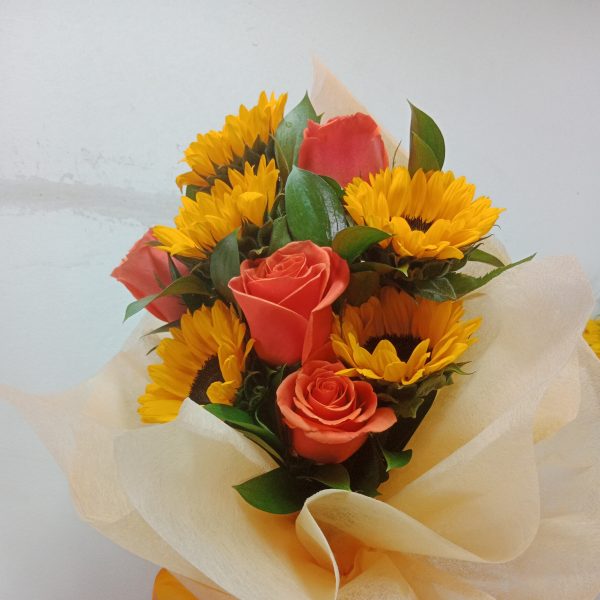GIRASOLES Y ROSAS